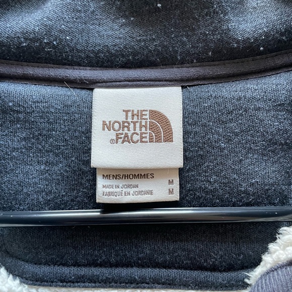 North Face 1/4 button - Picture 2 of 2